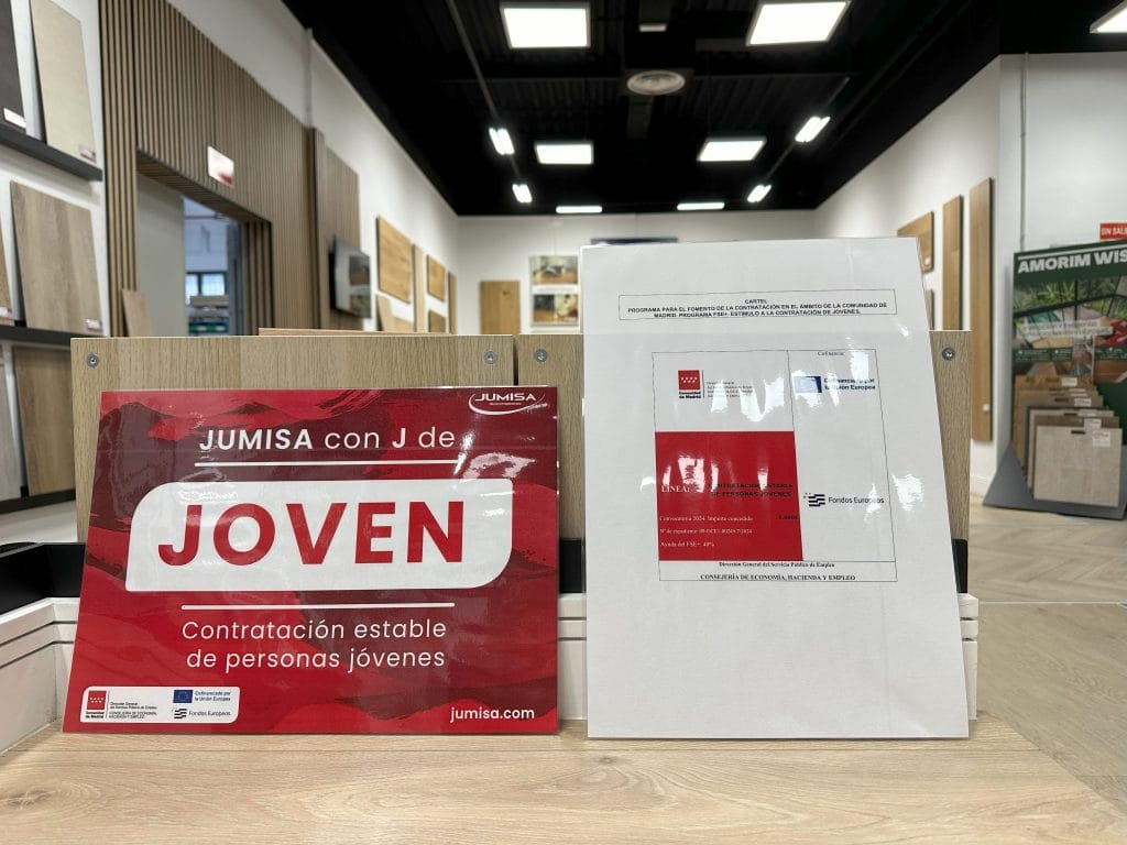 Fotografía sala de exposiciones Jumisa con J de Joven ayuda empleo joven